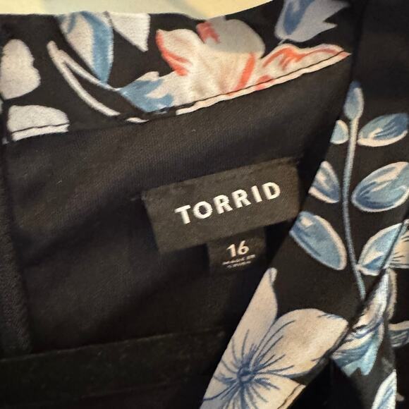 New Torrid Floral Chiffon Skater Dress Black Back Zip Flutter Sleeve Sz 16 - Picture 6 of 10